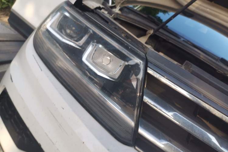 Used Volkswagen Tiguan L 2017 330TSI Automatic Two-Wheel Drive Luxury Edition Right Front Headlight
