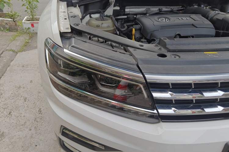 Used Volkswagen Tiguan L 2017 330TSI Automatic Two-Wheel Drive Luxury Edition Right Front Headlight