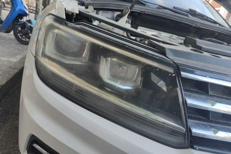 Used Volkswagen Tiguan L 2017 330TSI Automatic Two-Wheel Drive Luxury Edition Right Front Headlight