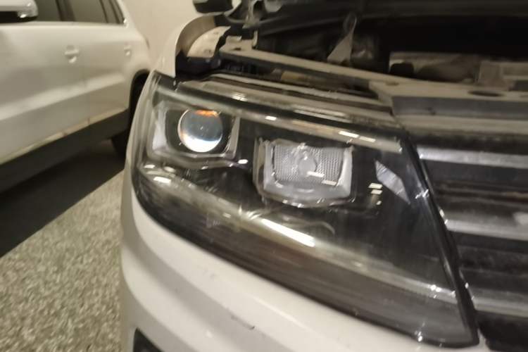 Used Volkswagen Tiguan L 2017 330TSI Automatic Two-Wheel Drive Luxury Edition Right Front Headlight