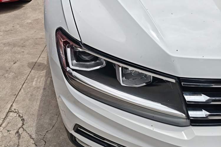 Used Volkswagen Tiguan L 2017 330TSI Automatic Two-Wheel Drive Comfort Edition Right Front Headlight