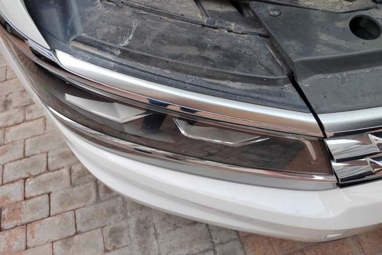 Used Volkswagen Tiguan L 2017 330TSI Automatic Two-Wheel Drive Flagship Edition Right Front Headlight