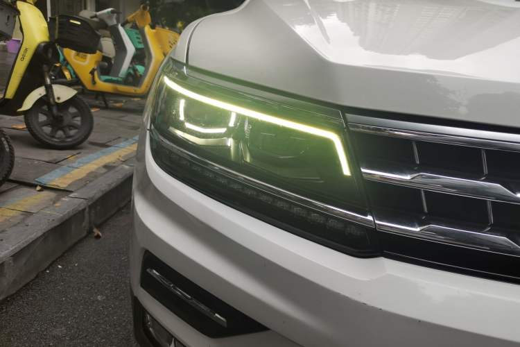 Used Volkswagen Tiguan L 2017 330TSI Automatic Two-Wheel Drive Flagship Edition Right Front Headlight