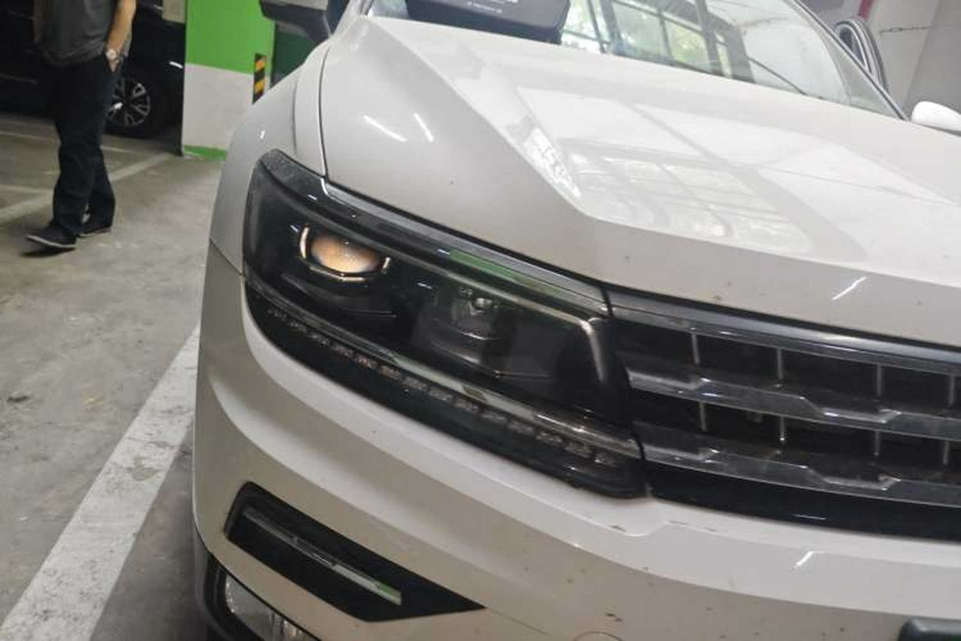 Used Volkswagen Tiguan L 2017 380TSI Automatic All-Wheel-Drive Luxury Edition Right Front Headlight