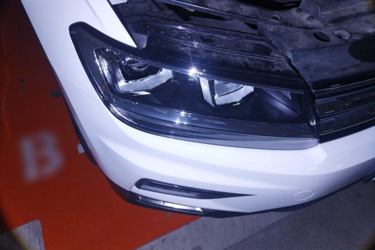 Used Volkswagen Tiguan L 2017 330TSI Automatic Two-Wheel Drive Luxury Edition Right Front Headlight
