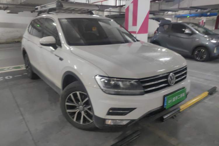Used Volkswagen Tiguan L 2017 330TSI Automatic Two-Wheel Drive Comfort Edition Right Front Headlight