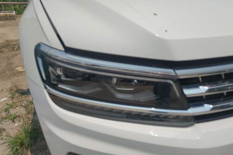 Used Volkswagen Tiguan L 2017 380TSI Automatic All-Wheel-Drive Luxury Edition Right Front Headlight