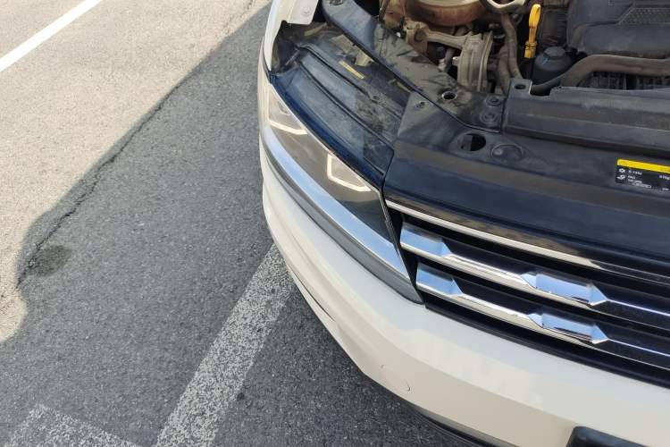Used Volkswagen Tiguan L 2017 330TSI Automatic Two-Wheel Drive Comfort Edition Right Front Headlight