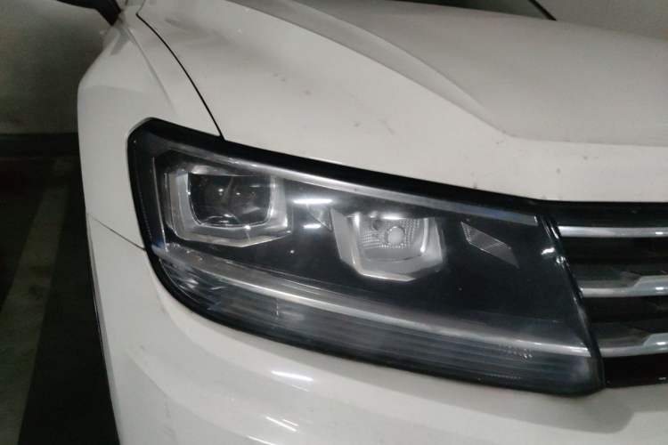 Used Volkswagen Tiguan L 2017 330TSI Automatic Two-Wheel Drive Luxury Edition Right Front Headlight