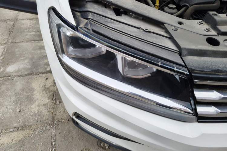 Used Volkswagen Tiguan L 2017 330TSI Automatic Two-Wheel Drive Luxury Edition Right Front Headlight