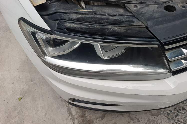 Used Volkswagen Tiguan L 2017 330TSI Automatic Two-Wheel Drive Luxury Edition Right Front Headlight