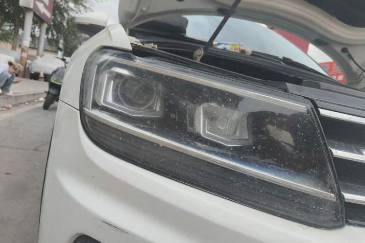 Used Volkswagen Tiguan L 2017 330TSI Automatic Two-Wheel Drive Luxury Edition Right Front Headlight