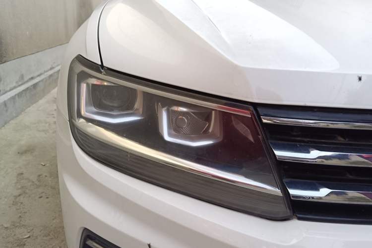 Used Volkswagen Tiguan L 2017 330TSI Automatic Two-Wheel Drive Luxury Edition Right Front Headlight