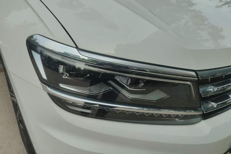 Used Volkswagen Tiguan L 2017 330TSI Automatic Two-Wheel Drive Flagship Edition Right Front Headlight