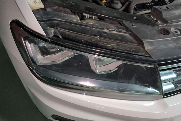 Used Volkswagen Tiguan L 2017 330TSI Automatic Two-Wheel Drive Comfort Edition Right Front Headlight