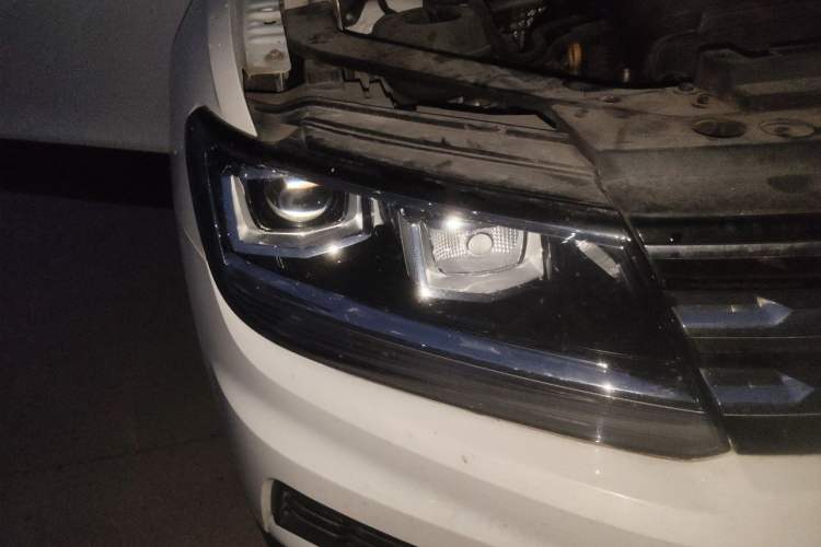 Used Volkswagen Tiguan L 2017 330TSI Automatic Two-Wheel Drive Luxury Edition Right Front Headlight