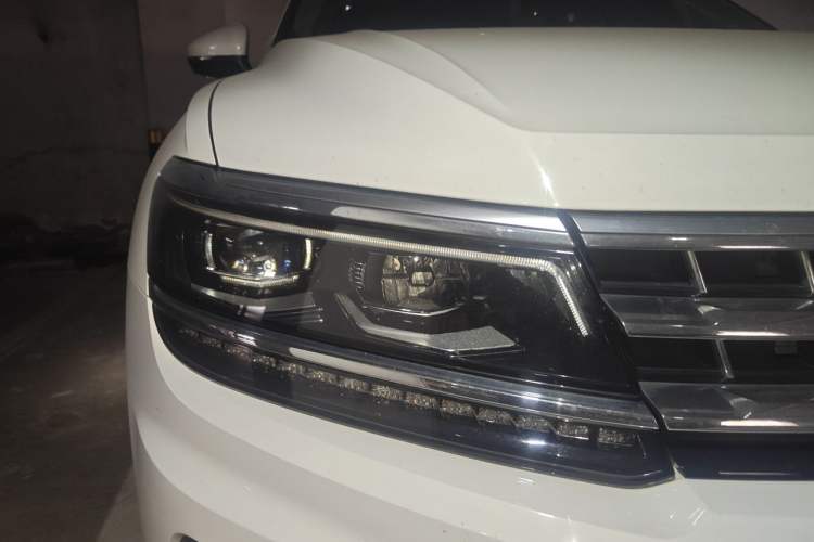 Used Volkswagen Tiguan L 2017 330TSI Automatic Two-Wheel Drive Flagship Edition Right Front Headlight