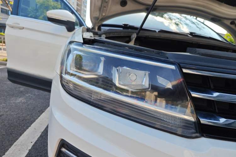 Used Volkswagen Tiguan L 2017 330TSI Automatic Two-Wheel Drive Luxury Edition Right Front Headlight