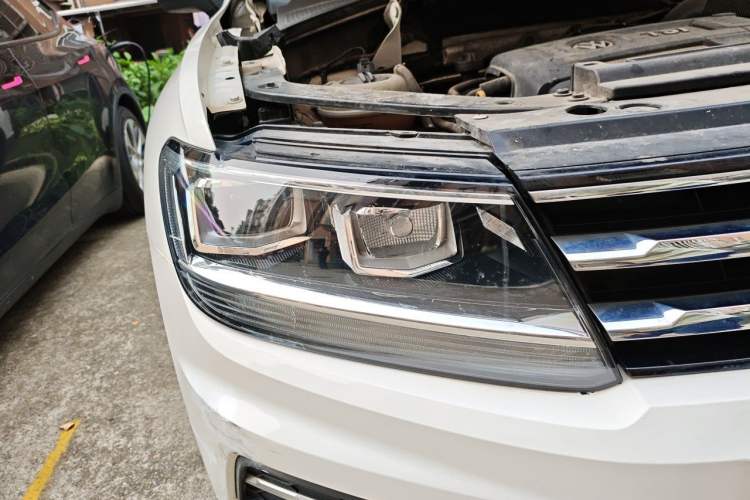 Used Volkswagen Tiguan L 2017 330TSI Automatic Two-Wheel Drive Luxury Edition Right Front Headlight