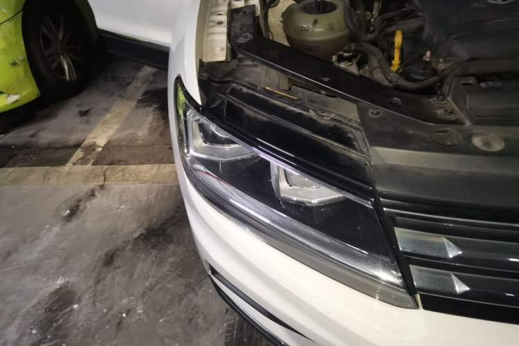 Used Volkswagen Tiguan L 2017 330TSI Automatic Two-Wheel Drive Luxury Edition Right Front Headlight