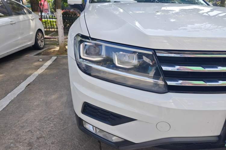 Used Volkswagen Tiguan L 2017 330TSI Automatic Two-Wheel Drive Luxury Edition Right Front Headlight