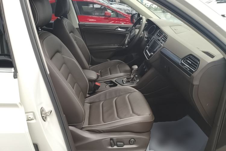 Used Volkswagen Tiguan L 2017 330TSI Automatic Two-Wheel Drive Flagship Edition Right Front Seat