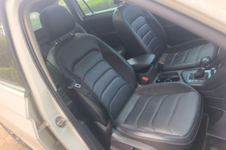 Used Volkswagen Tiguan L 2017 330TSI Automatic Two-Wheel Drive Luxury Edition Right Front Seat