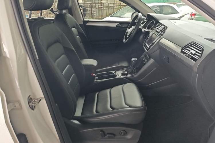 Used Volkswagen Tiguan L 2017 330TSI Automatic Two-Wheel Drive Comfort Edition Right Front Seat