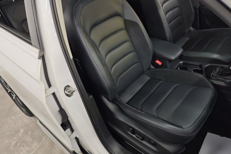 Used Volkswagen Tiguan L 2017 330TSI Automatic Two-Wheel Drive Luxury Edition Right Front Seat
