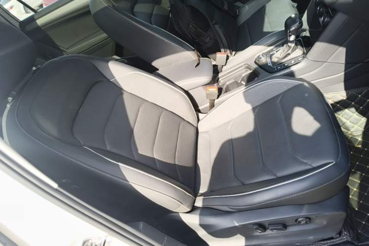 Used Volkswagen Tiguan L 2017 380TSI Automatic All-Wheel Drive Supreme Flagship Edition Right Front Seat