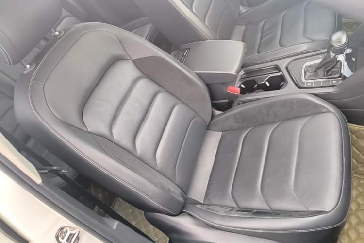 Used Volkswagen Tiguan L 2017 330TSI Automatic Two-Wheel Drive Luxury Edition Right Front Seat