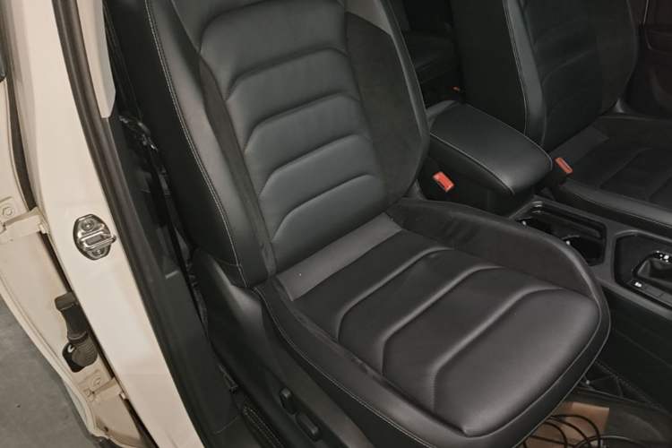 Used Volkswagen Tiguan L 2017 330TSI Automatic Two-Wheel Drive Luxury Edition Right Front Seat