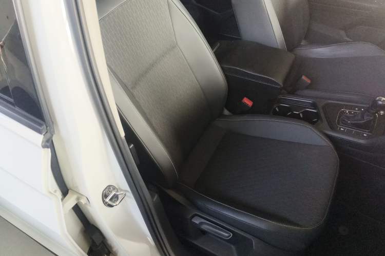 Used Volkswagen Tiguan L 2017 330TSI Automatic Two-Wheel Drive Luxury Edition Right Front Seat