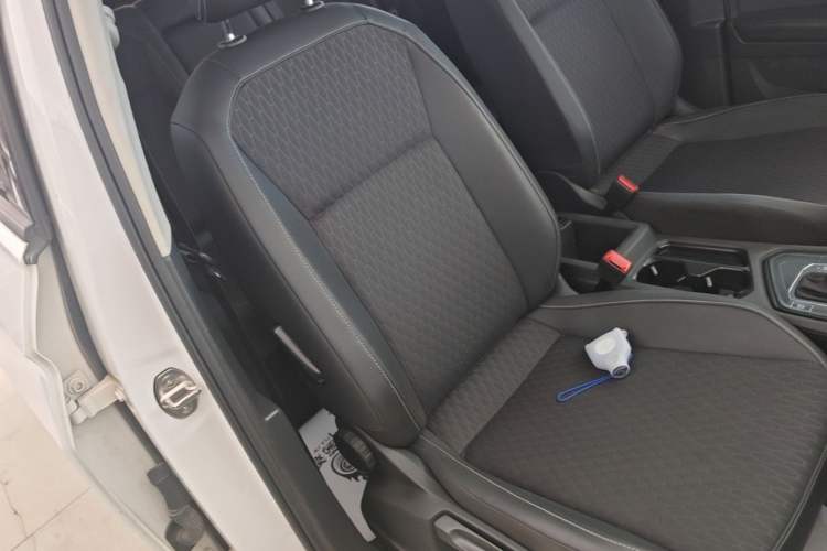 Used Volkswagen Tiguan L 2017 330TSI Automatic Two-Wheel Drive Luxury Edition Right Front Seat