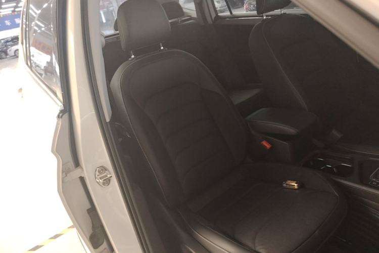 Used Volkswagen Tiguan L 2017 330TSI Automatic Two-Wheel Drive Luxury Edition Right Front Seat
