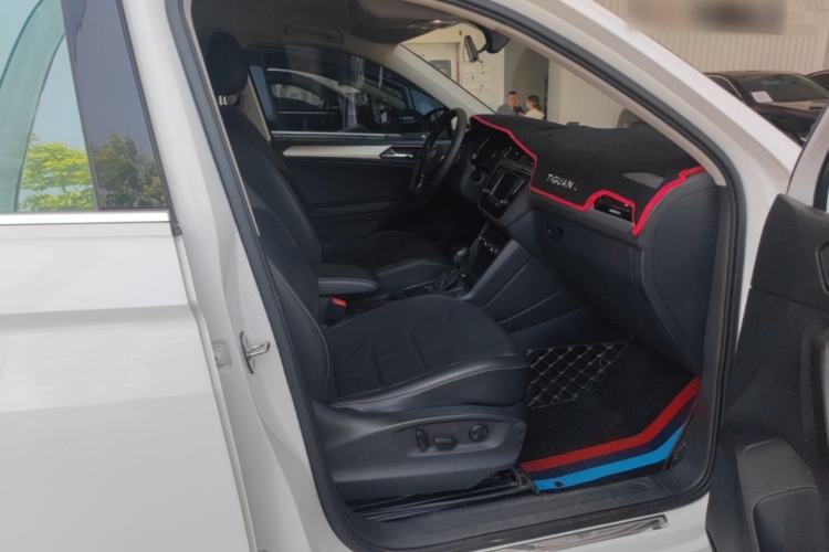 Used Volkswagen Tiguan L 2017 330TSI Automatic Two-Wheel Drive Comfort Edition Right Front Seat