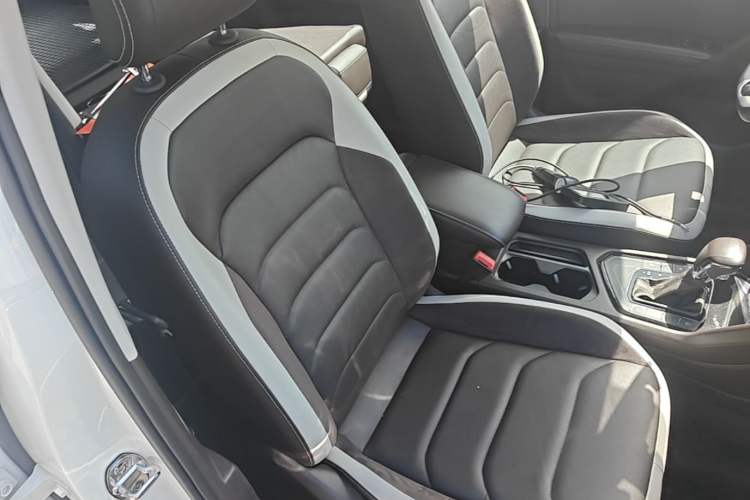 Used Volkswagen Tiguan L 2017 380TSI Automatic All-Wheel-Drive Luxury Edition Right Front Seat