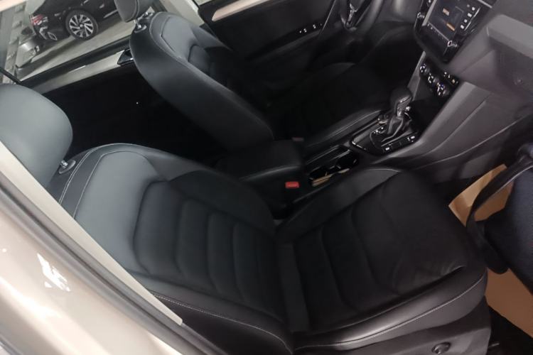Used Volkswagen Tiguan L 2017 330TSI Automatic Two-Wheel Drive Luxury Edition Right Front Seat