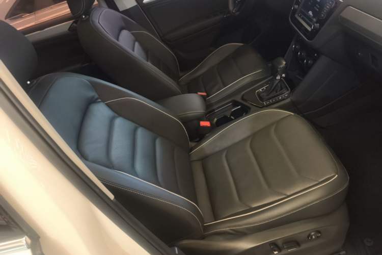 Used Volkswagen Tiguan L 2017 330TSI Automatic Two-Wheel Drive Flagship Edition Right Front Seat