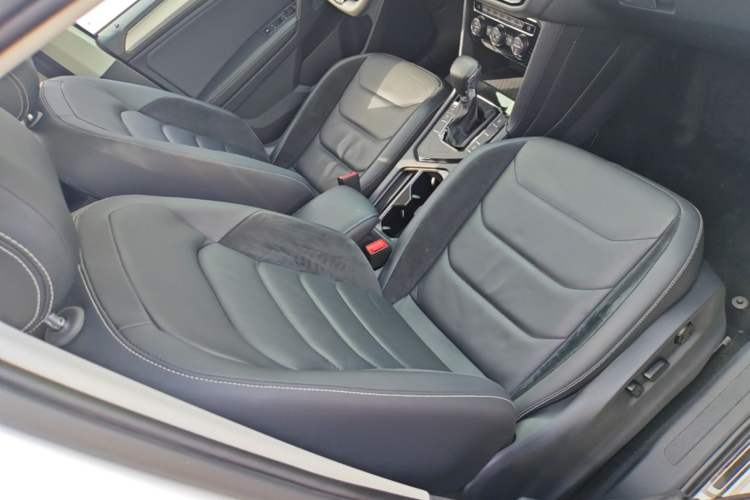 Used Volkswagen Tiguan L 2017 330TSI Automatic Two-Wheel Drive Luxury Edition Right Front Seat