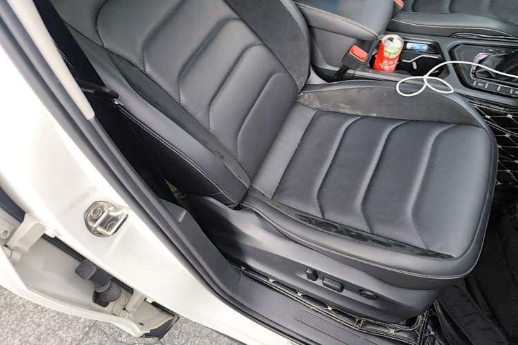 Used Volkswagen Tiguan L 2017 380TSI Automatic All-Wheel-Drive Luxury Edition Right Front Seat