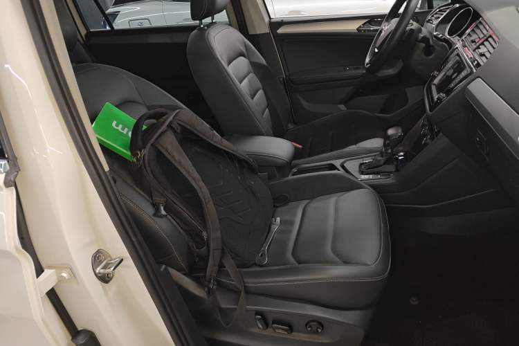 Used Volkswagen Tiguan L 2017 330TSI Automatic Two-Wheel Drive Luxury Edition Right Front Seat