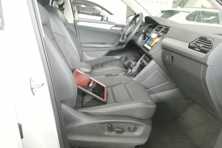 Used Volkswagen Tiguan L 2017 380TSI Automatic All-Wheel-Drive Luxury Edition Right Front Seat