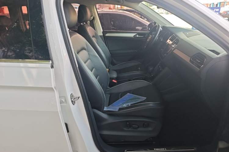 Used Volkswagen Tiguan L 2017 330TSI Automatic Two-Wheel Drive Flagship Edition Right Front Seat