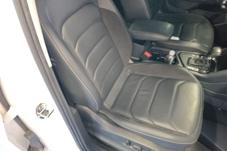 Used Volkswagen Tiguan L 2017 380TSI Automatic All-Wheel-Drive Luxury Edition Right Front Seat