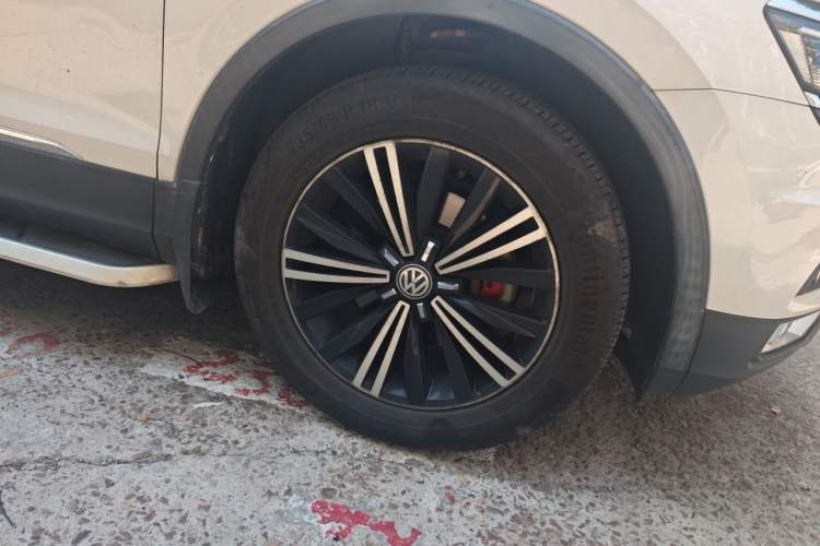 Used Volkswagen Tiguan L 2017 380TSI Automatic All-Wheel-Drive Luxury Edition Right Front Wheel Hub
