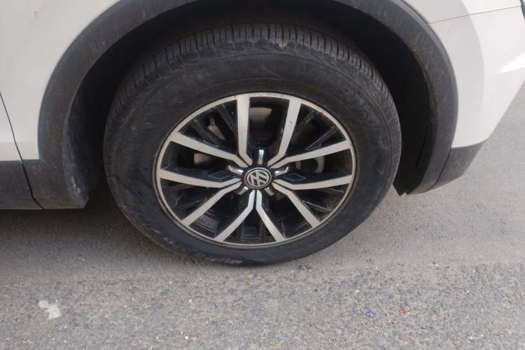Used Volkswagen Tiguan L 2017 330TSI Automatic Two-Wheel Drive Luxury Edition Right Front Wheel Hub