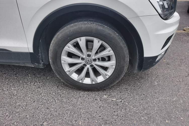 Used Volkswagen Tiguan L 2017 330TSI Automatic Two-Wheel Drive Luxury Edition Right Front Wheel Hub