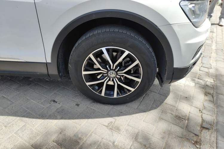 Used Volkswagen Tiguan L 2017 330TSI Automatic Two-Wheel Drive Luxury Edition Right Front Wheel Hub