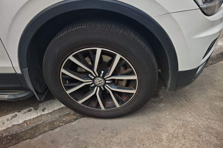 Used Volkswagen Tiguan L 2017 330TSI Automatic Two-Wheel Drive Comfort Edition Right Front Wheel Hub
